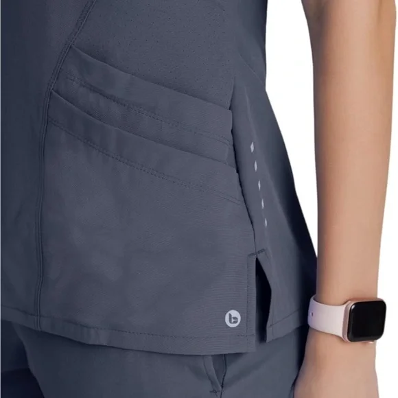 3 sets of BARCO ONE scrubs - Picture 7 of 15